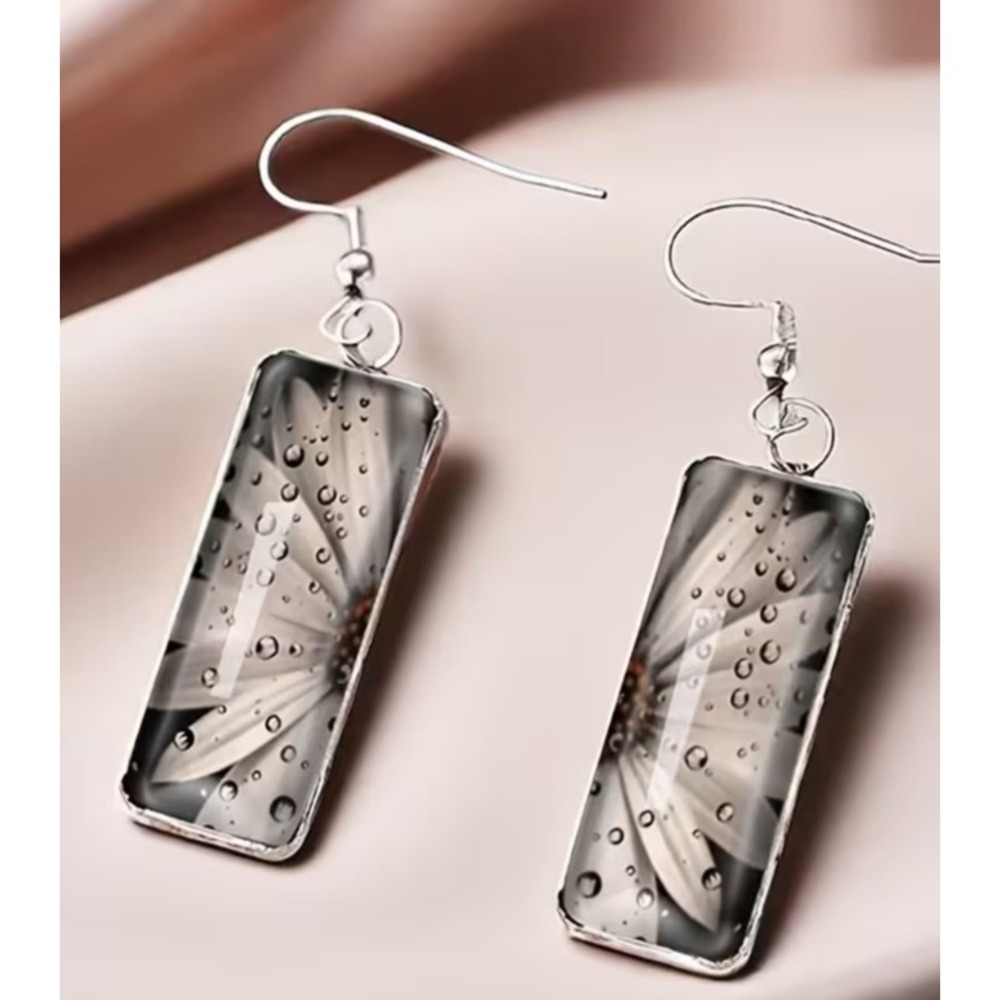 horizontal glass cabochan boho black white daisy flower dangling spring earrings